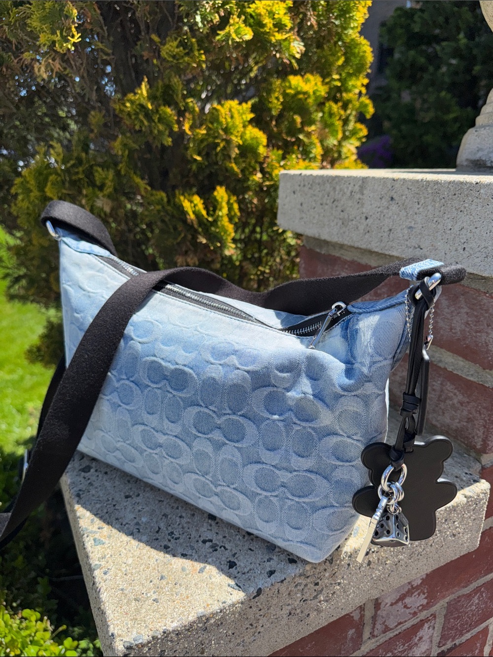 Coach Faded BlueDenim Adj.Crossbody Bag with Coin Pouch& theCharms NWOT - Picture 2 of 14